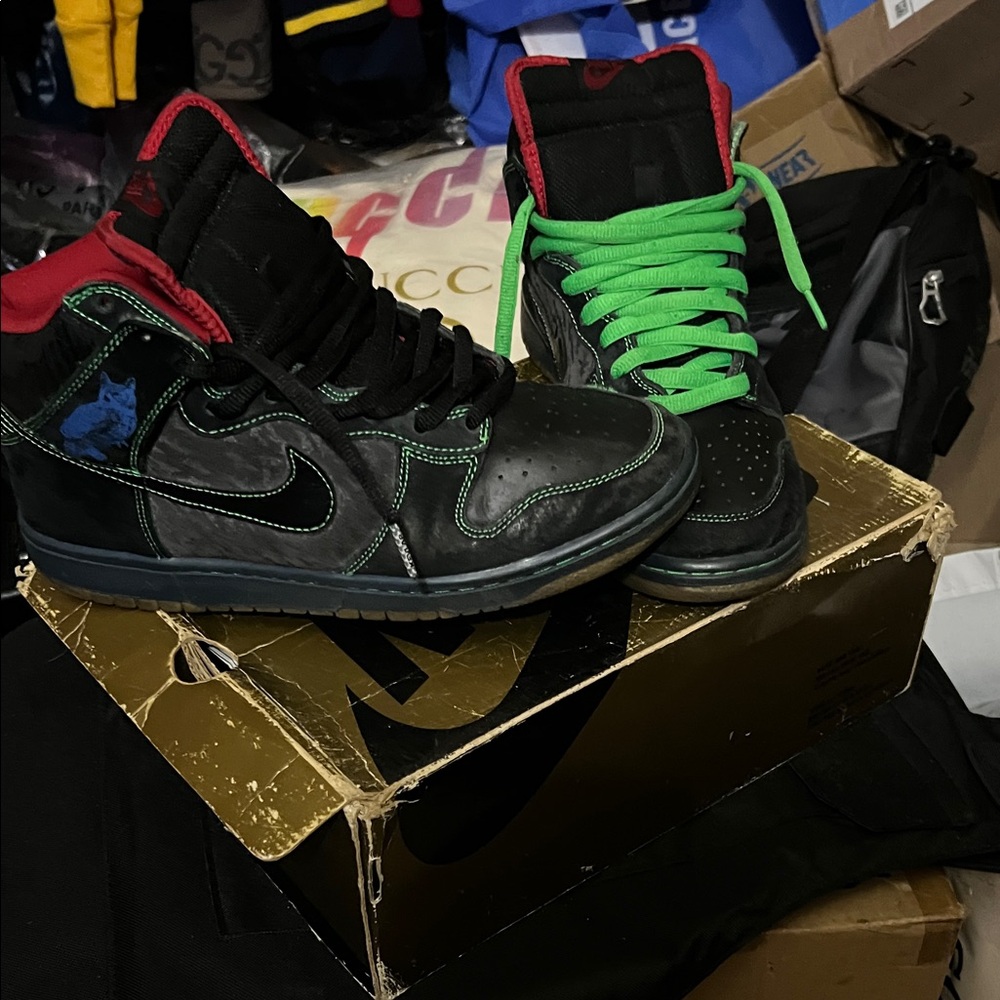 Nike classic twin peaks Black and Green Dunks Hi
